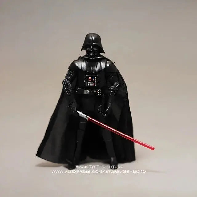 Action Figure Star Wars di Darth Vader con Spada Laser Rossa - Collezione 10cm